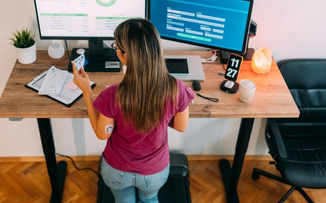 Desk vs. Standing Desk: What's Best for Your Back?